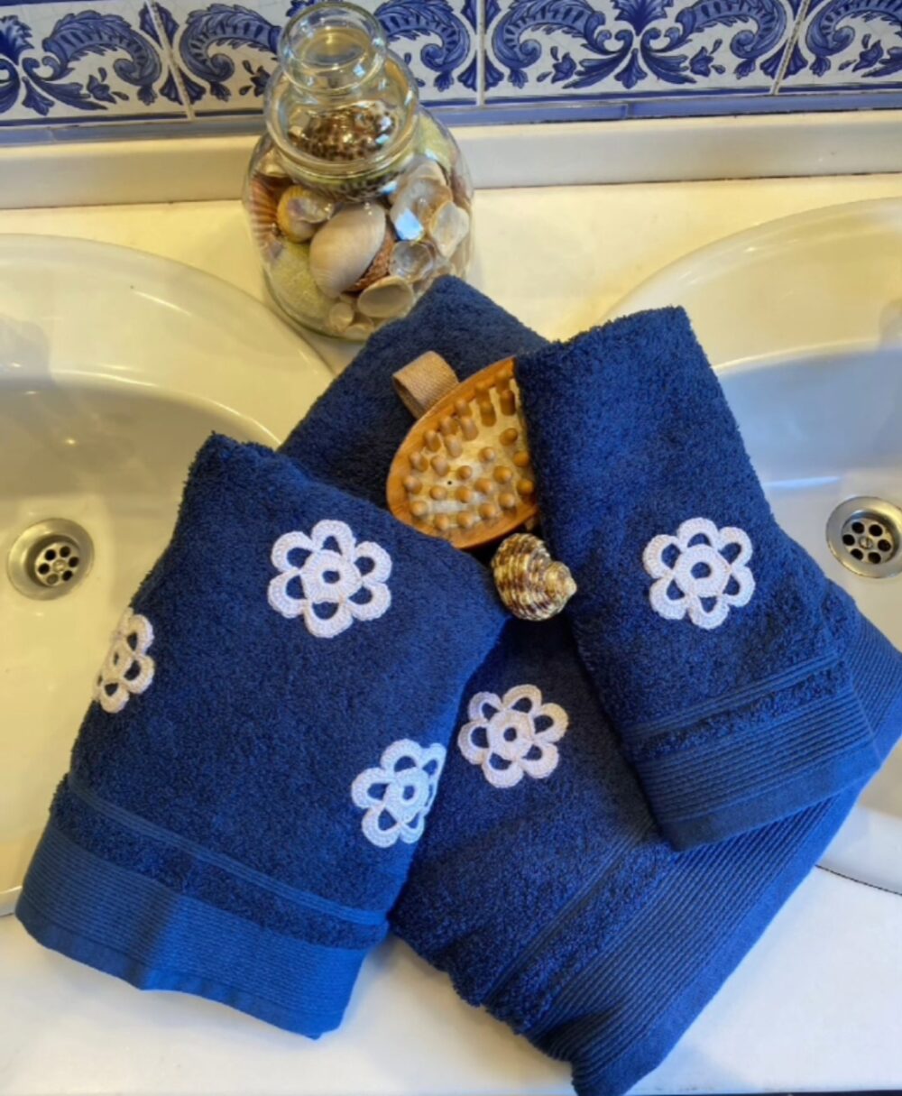 Individual towel without lace